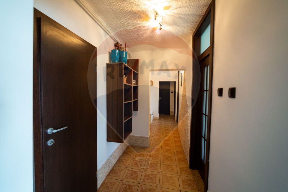 Apartament cu 4 camere de închiriat în zona Micalaca
