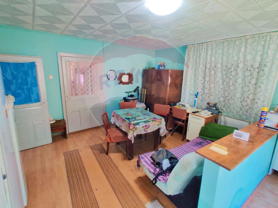 Casă cu teren de vanzare Buzești