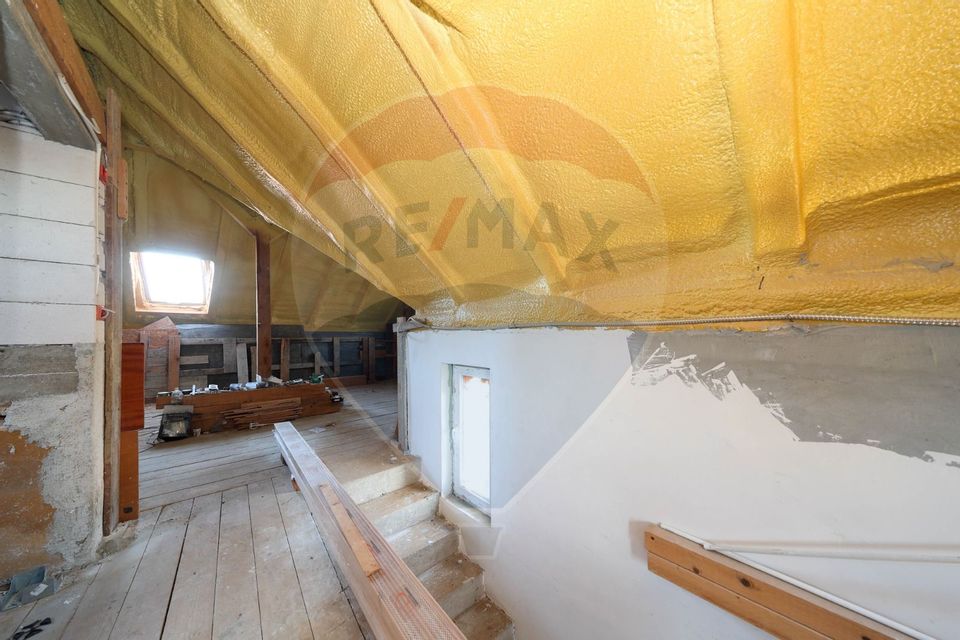 2 case cu curte proprie - locație centrala