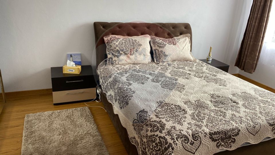 Apartament cu 3 camere de vânzare