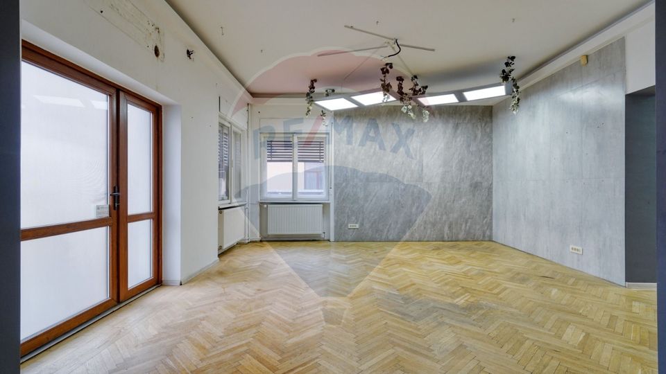 9 room House / Villa for rent, Centrul Civic area