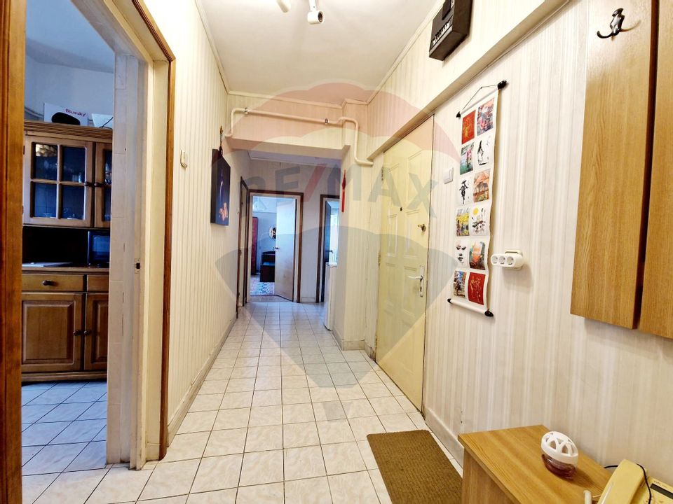 Apartament 3 camere / zona PIATA / 73 mp / 2 bai / 2 balcoane / 1994