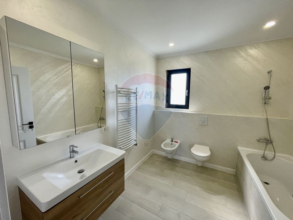 Casă / Vilă cu 3 camere de vânzare în zona Vest