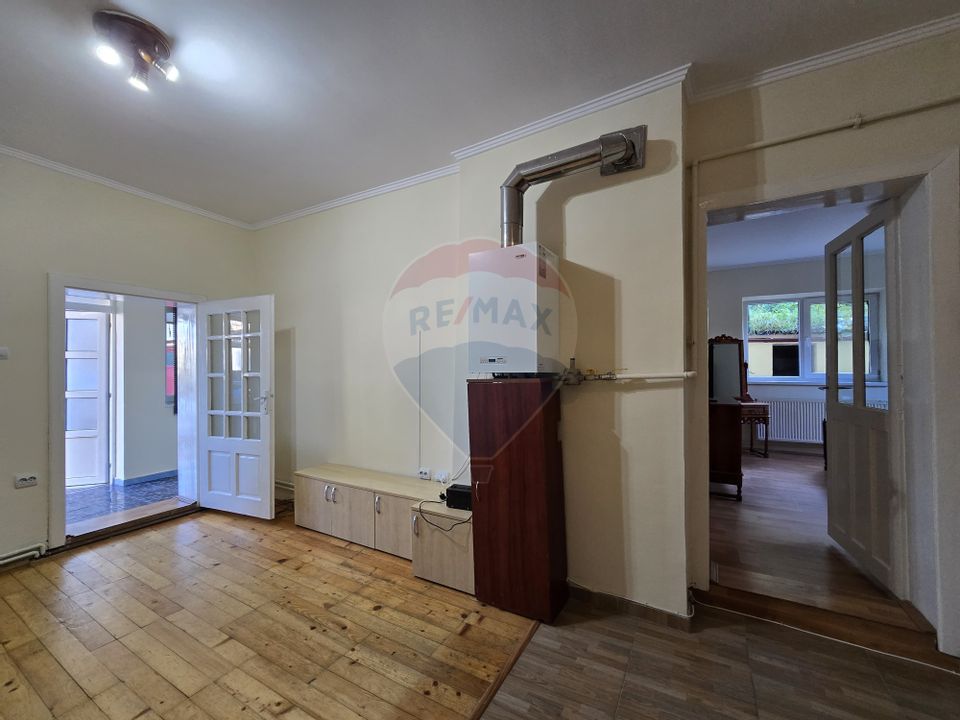 Casă cu 5 camere de vânzare în zona Central comision 0