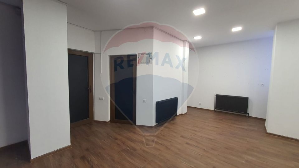 35sq.m Commercial Space for rent, Tiglina 2 area