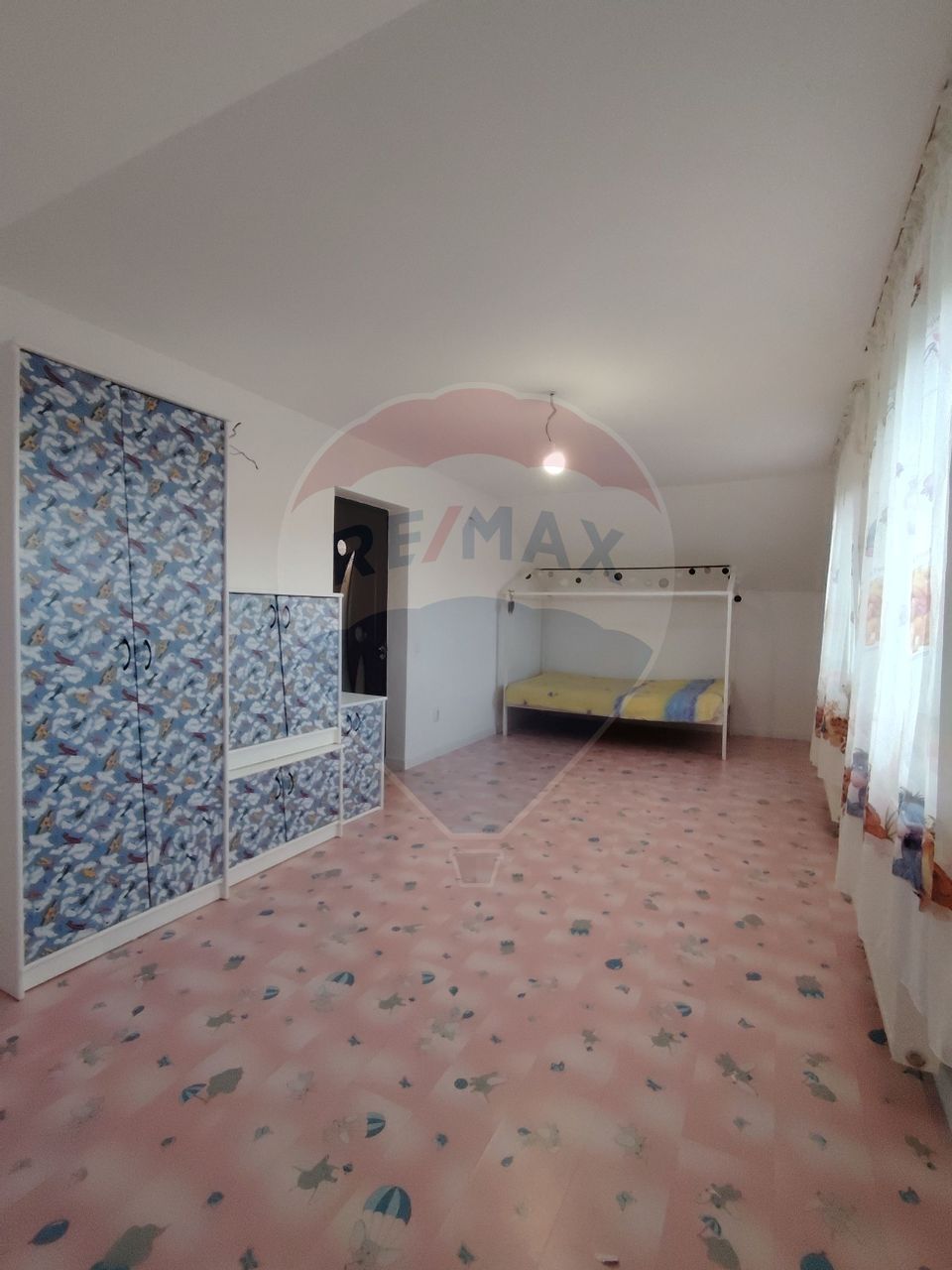 COMISION ZERO Casa spatioasa în Sasar cu curte și garaj