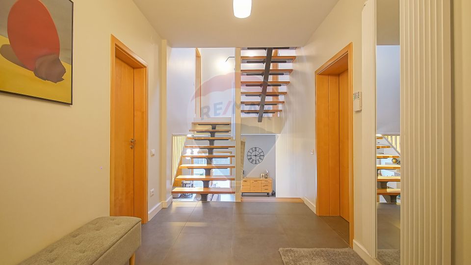 Vila moderna cu vedere spre padure Poiana Angelescu