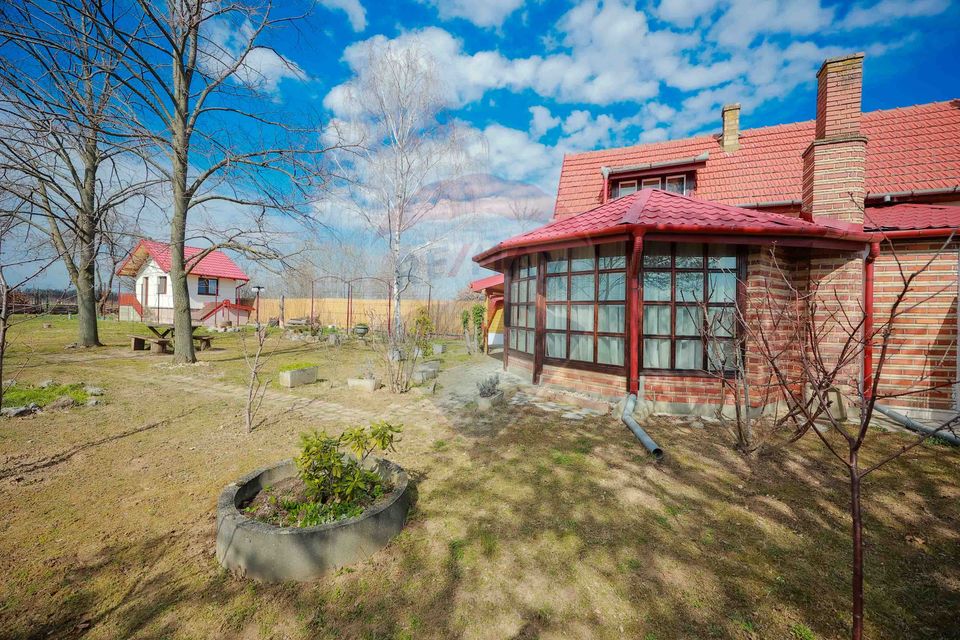 Casă de vânzare, tip duplex, teren 889 mp, în Păușa, comuna Nojorid