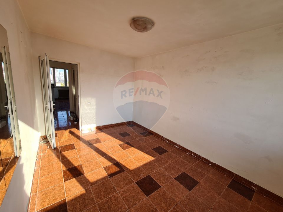 Apartament cu 3 camere de vânzare în zona Chibrit