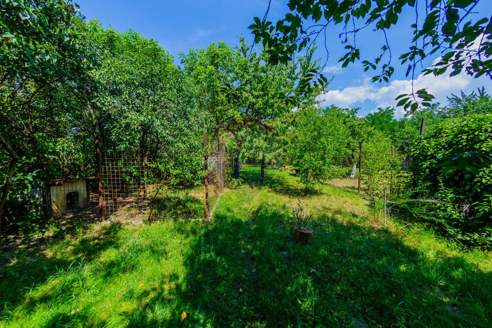 Casă P+1 din cărămidă, 683 mp teren, 4 garaje – Strada Zorilor