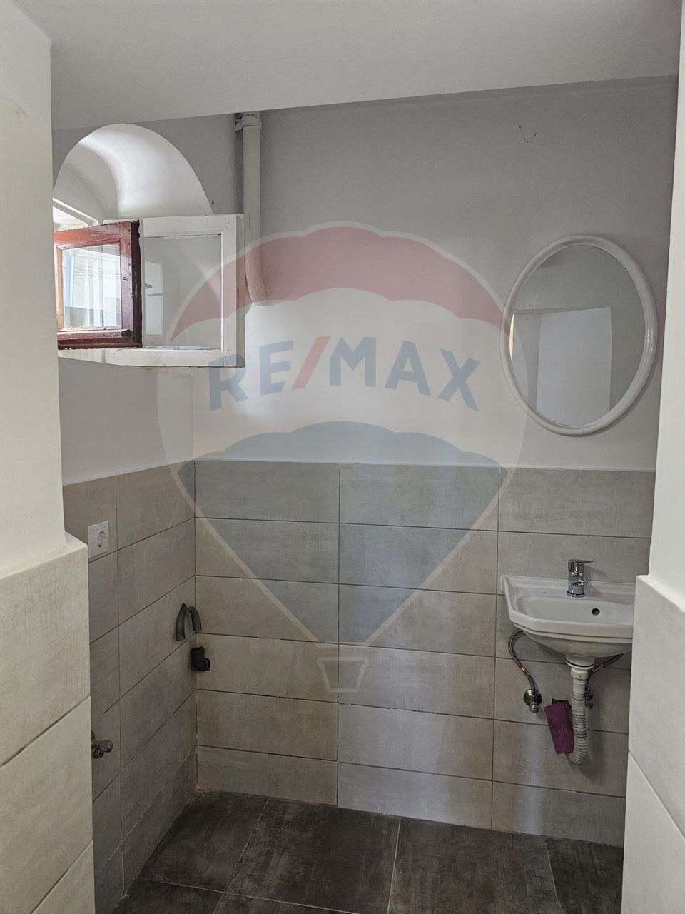 APARTAMENT  CU 3 CAMERE DE VANZARE IN ZONA CENTRALĂ