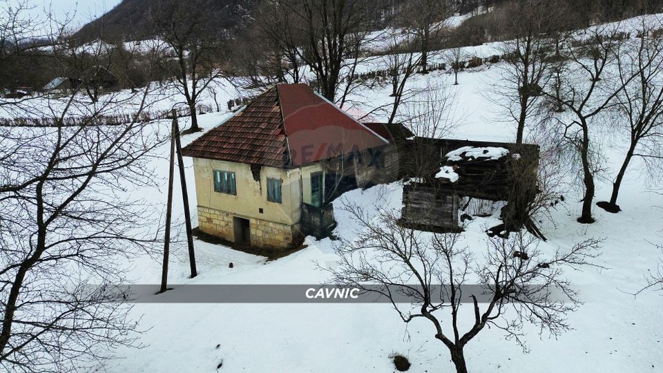 Teren 826mp in CAVNIC zona Pietrele Soimului cu o priveliste minunata.