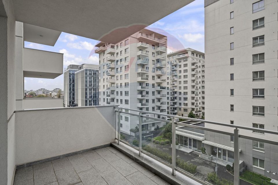 Bright 3-room apartment, underground parking in Luxuria Residence