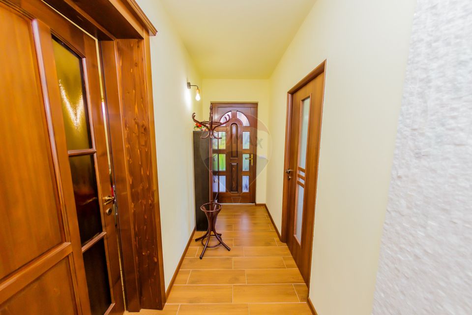 Casă cu 3 camere de vânzare