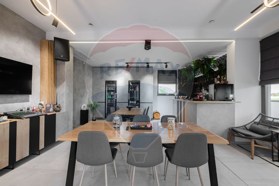 8 room House / Villa for sale