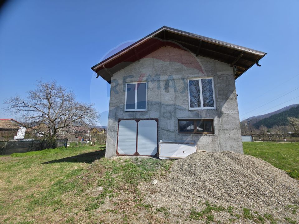 Teren intravilan + casă la roșu de vânzare – Vădurele, jud. Neamț