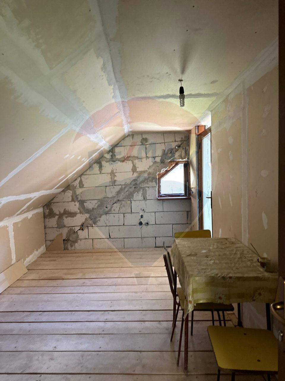 Casă / Vilă la gri in Pangarati Neamt