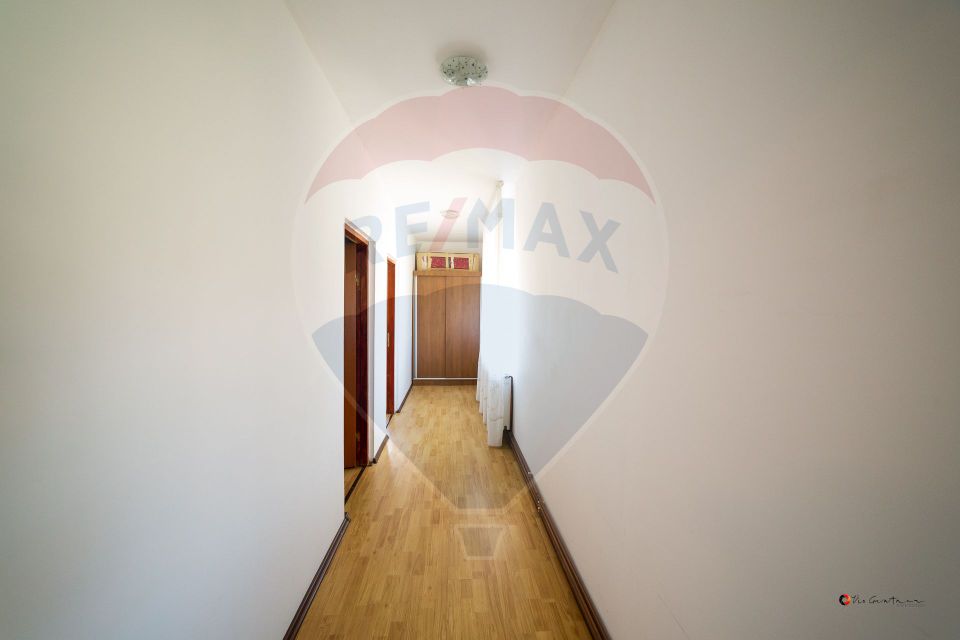 Imobil renovat, 2 apartamente, grădină și garaj – Turnu