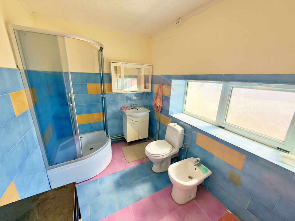 Clădire cu destinații multiple de vânzare în Arad