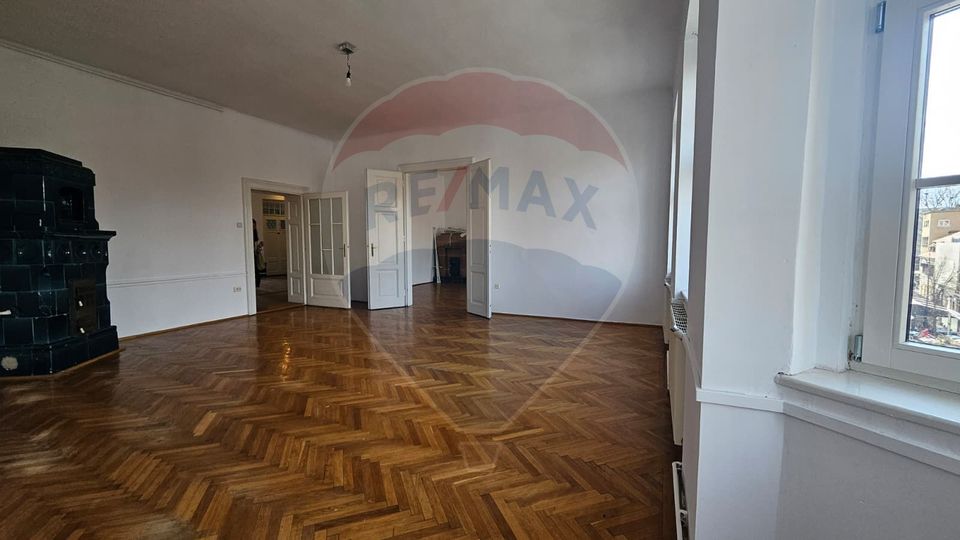 120sq.m Commercial Space for rent, Ultracentral area