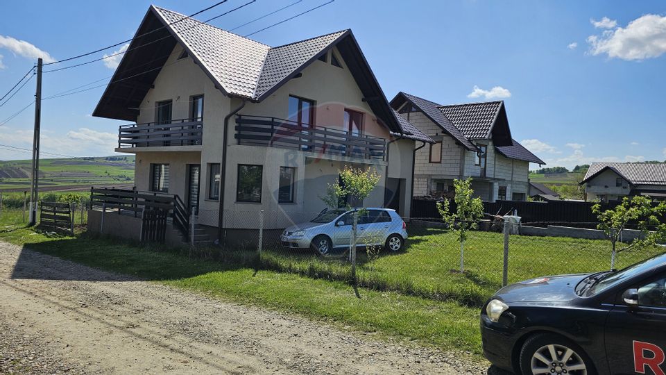 Casă / Vilă cu 5 camere de vanzare in Mihoveni Suceava