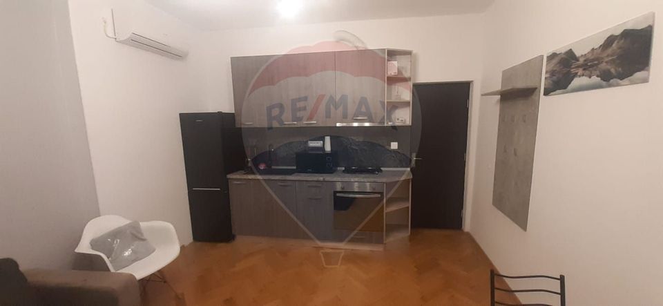 Apartament cu 4 camere de vânzare Sala Palatului