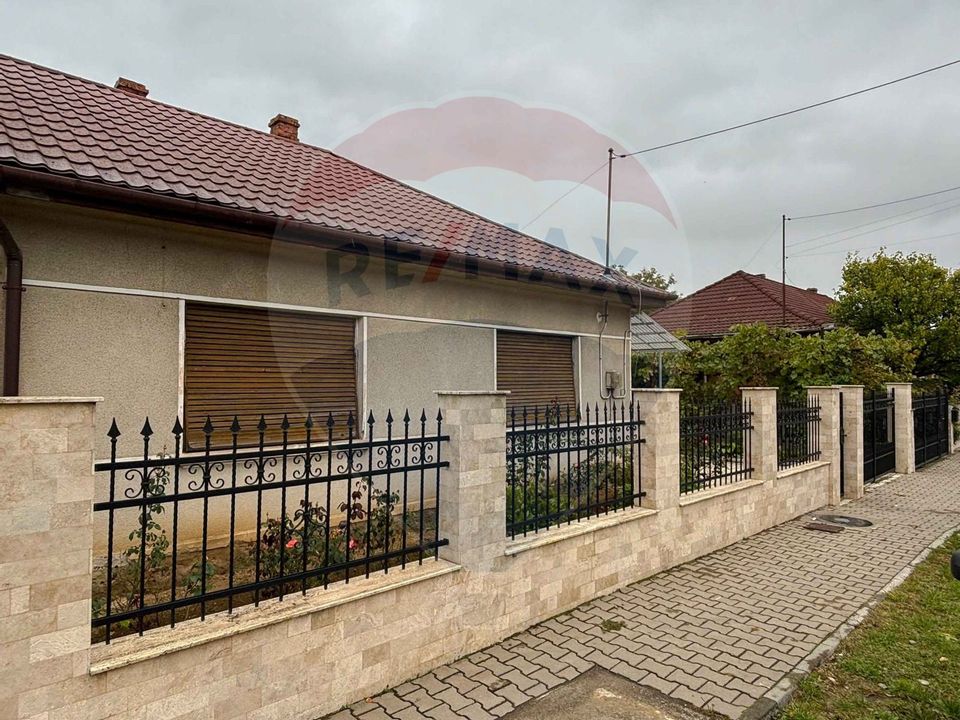 Casă / Vilă cu 5 camere de vânzare în Aleșd zona Ultracentral