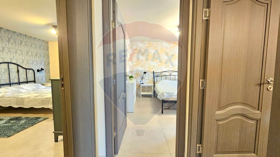 Inchiriez apartament modern cu 4 camere în zona Parcul Central