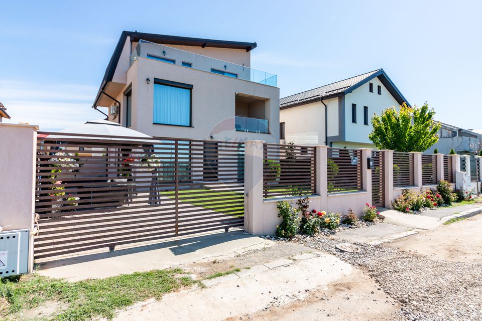 Vanzare Vila Individuala mare | 7 camere, 2 terase | P+1+2R | Curte