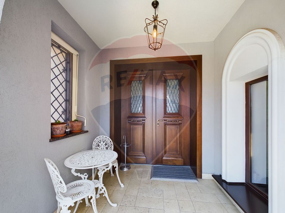 Unique Opportunity: Luxury House with Pool and Premium Finishes