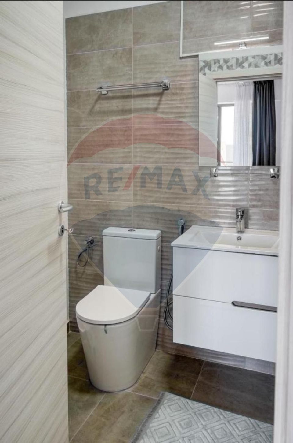 Apartament cu 3 camere in zona Rex - Mamaia