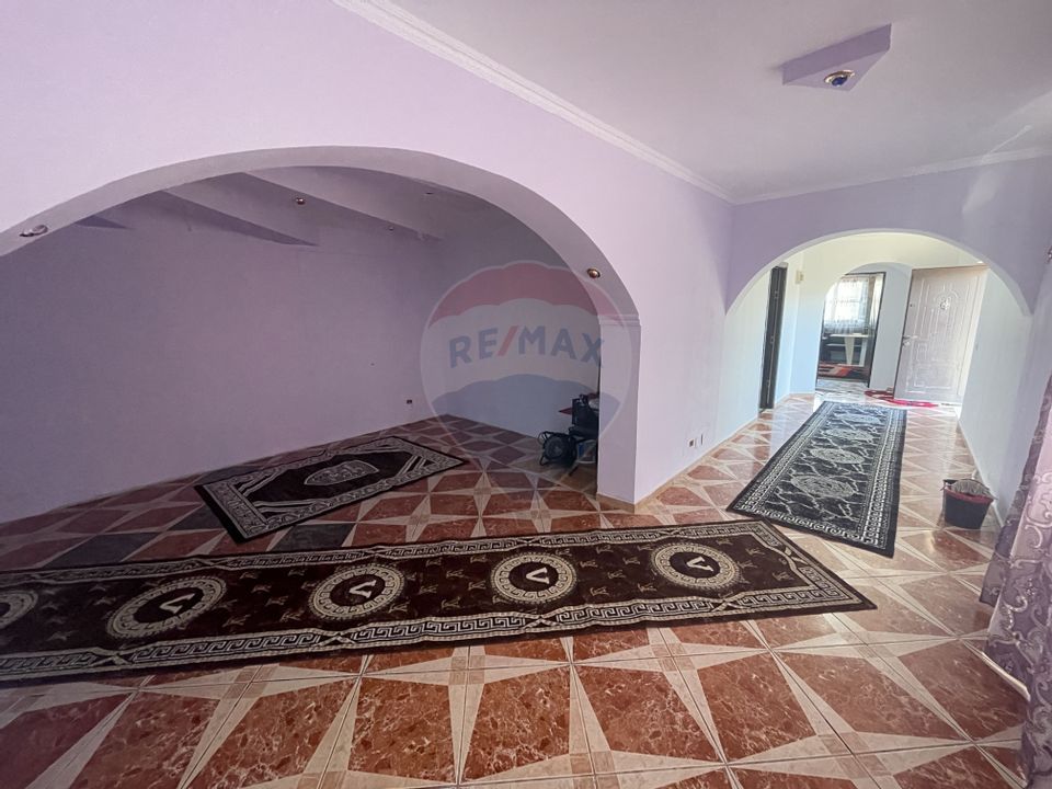 8 room House / Villa for sale