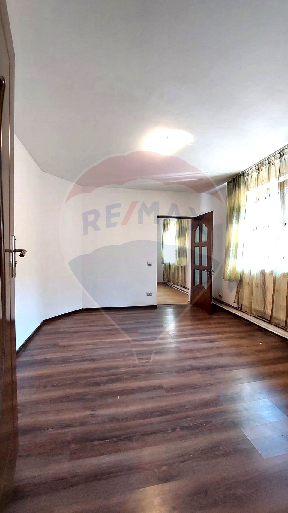 Vanzare casa  3 camere, curte individuala,  Zona Sportului, Colentina