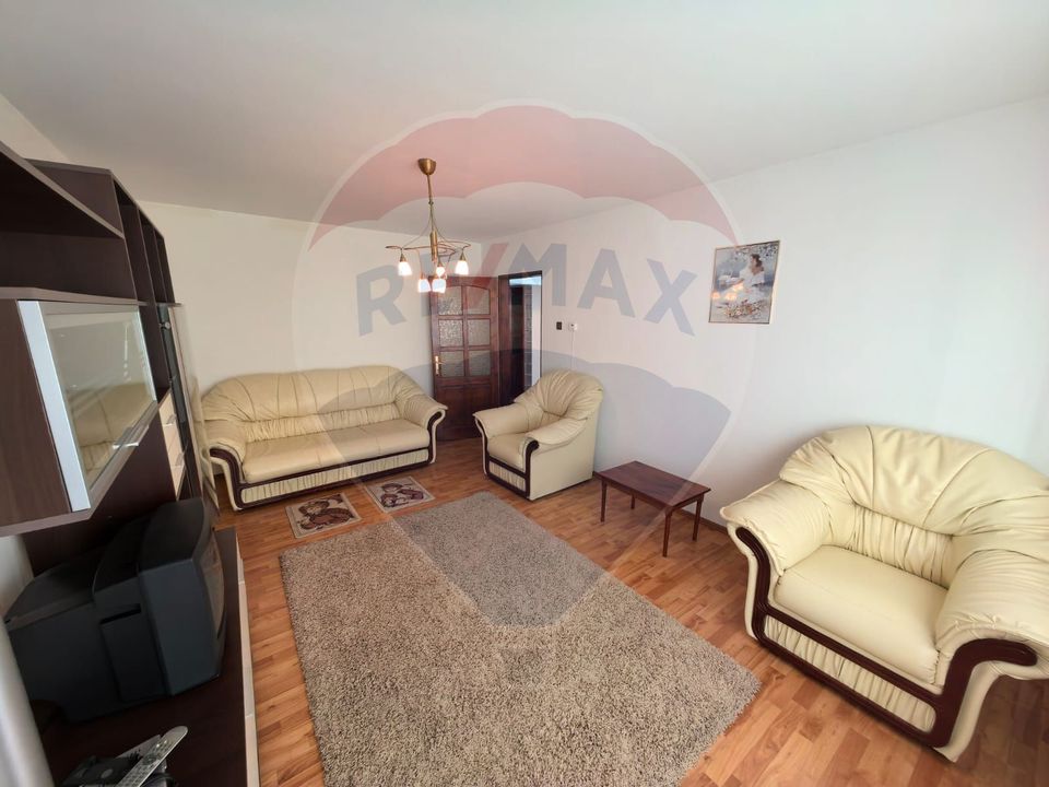 Prima închiriere - Apartament 3 camere + garaj în zona Central