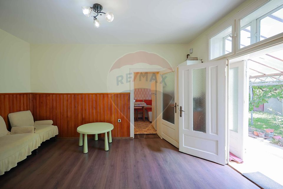 Casă cu 5 camere,489 mp teren de vânzare, în zona Ioșia, Prima Shops