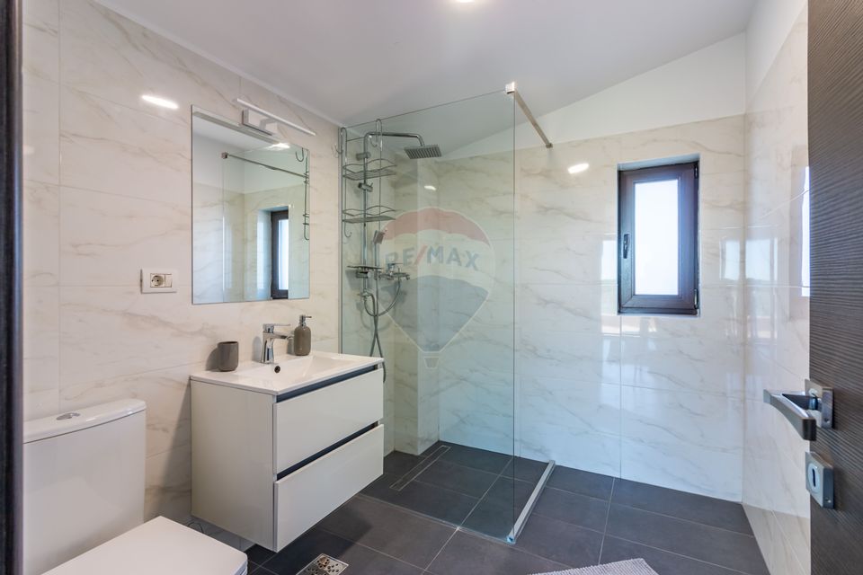 Vanzare Vila Individuala mare | 7 camere, 2 terase | P+1+2R | Curte