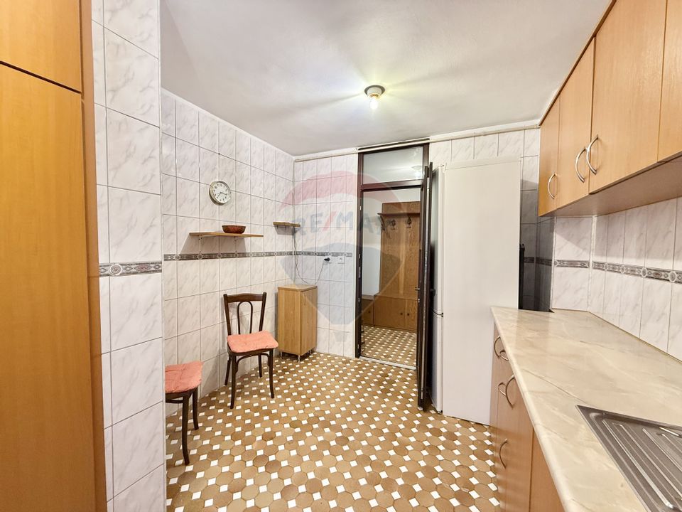 De vanzare | Apartament 3 camere, 2 bai, balcon | Apusului