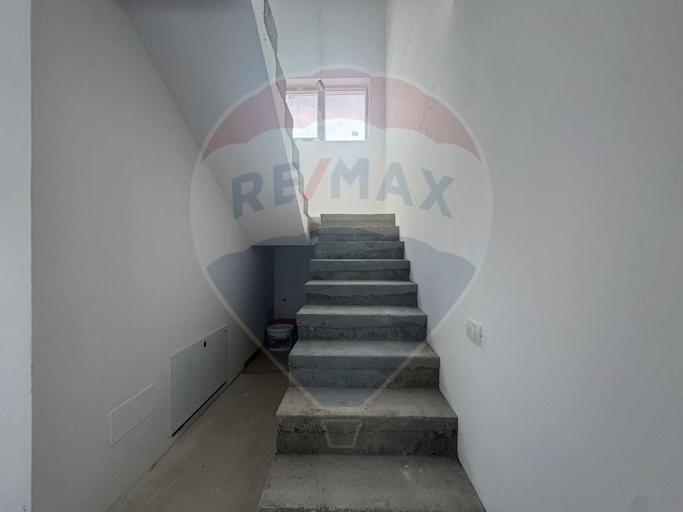 House / Villa with 4 rooms for sale Sabareni