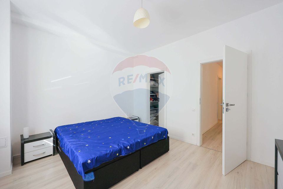 De vânzare Apartament cu 2 camere + loc parcare în zona Ultracentralǎ