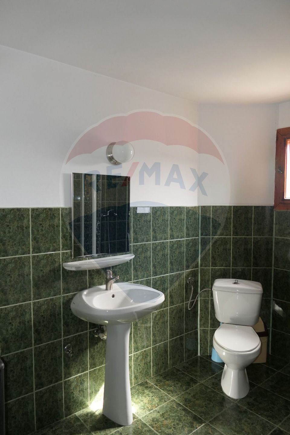 Casă / Vilă cu 9 camere de vânzare în zona Central