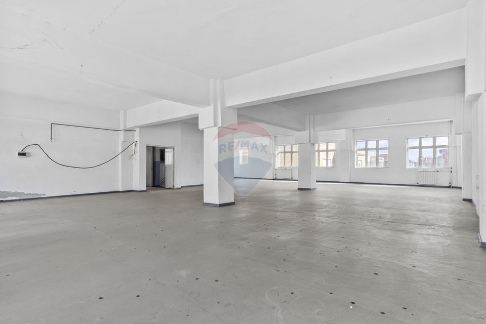 Cladire unica cu destinatii multiple de vanzare Ultracentral Arad