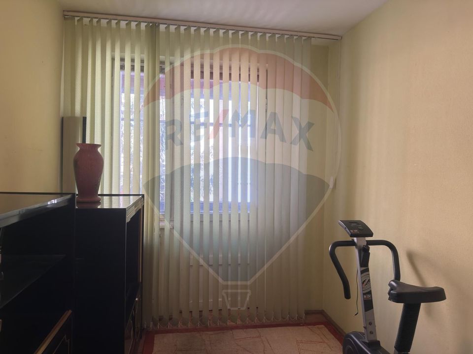 Apartament cu 4 camere de vânzare la vile, zona Ultracentrală