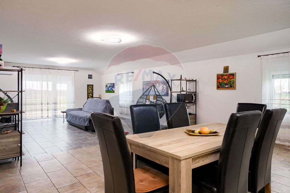 Casă renovată modern cu 3 camere de vânzare Frumușeni Arad