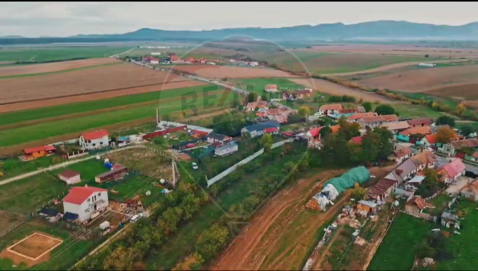 CASA SOLARA SI TEREN INTRAVILAN insorit- 655 mp /  SATU NOU- Brasov