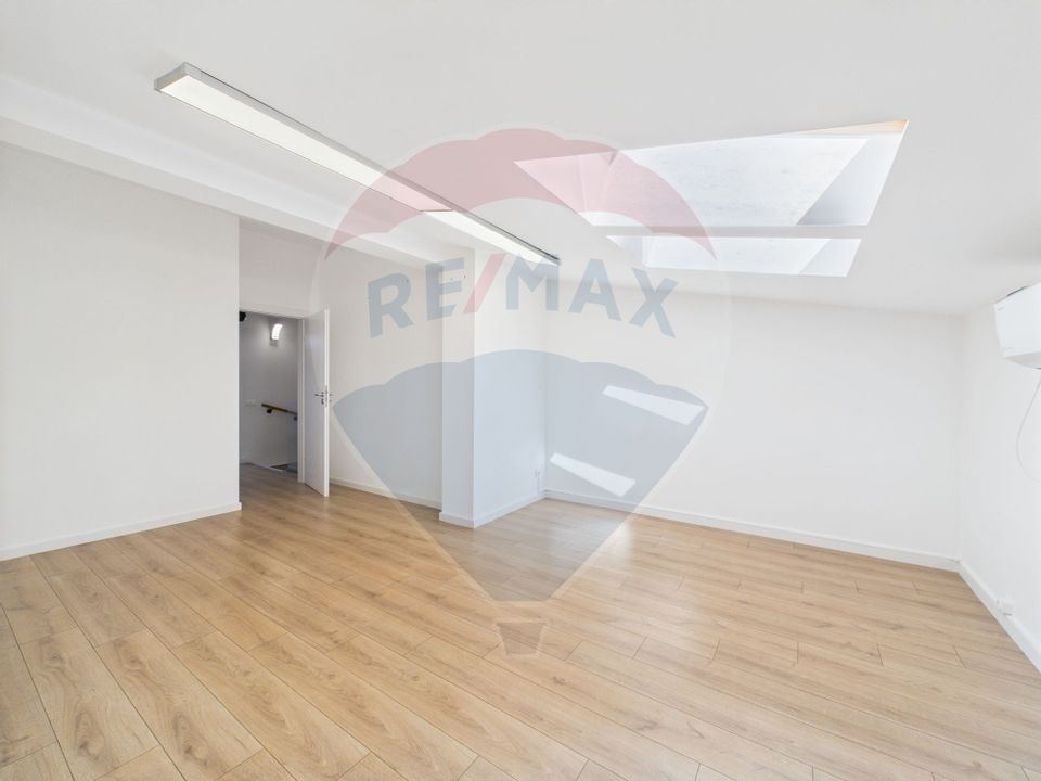 De inchiriat | Casa moderna cu 3 dormitoare si curte | Pipera