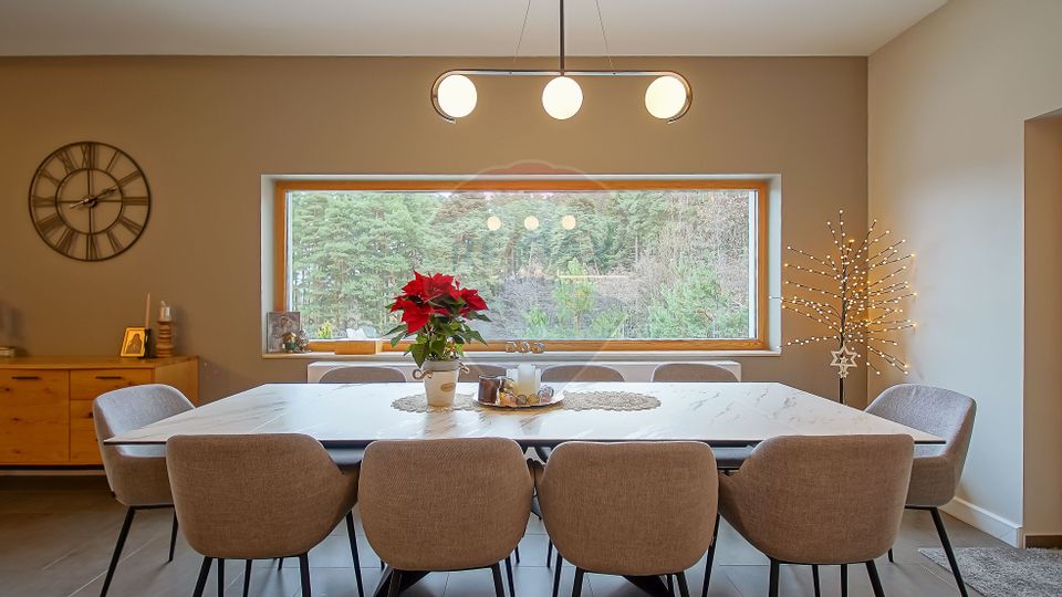 Vila moderna cu vedere spre padure Poiana Angelescu