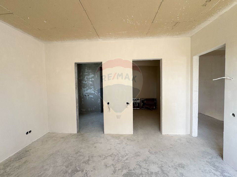 Casă semifinisată în Dezmir - Spațiu, liniște, acces rapid către oraș