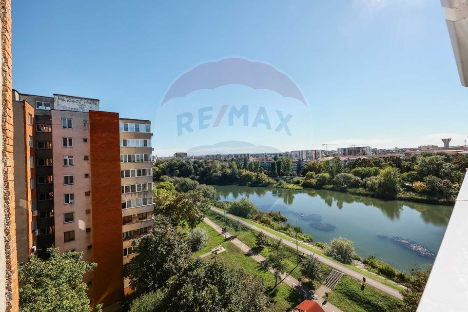 Apartament ultrafinisat de vânzare cu panorama spre Criș, str. Sovata