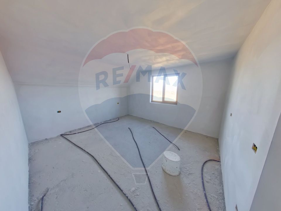 Casă / Vilă cu 8 camere de vânzare