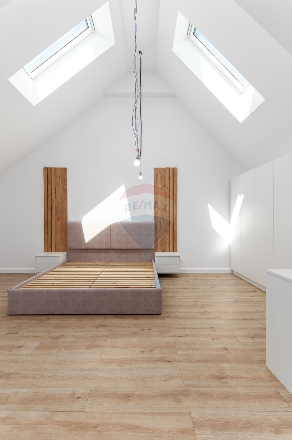 Vânzare Vilă cu 5 camere, curte si parcare de vânzare in TUNARI